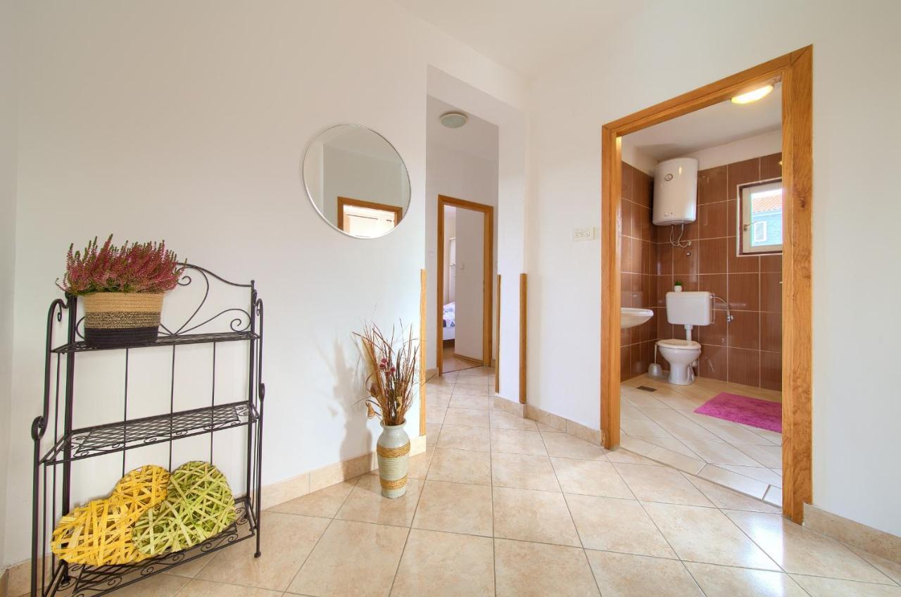 Rasopasno Apartment With Terrace And Private Parking Exterior foto